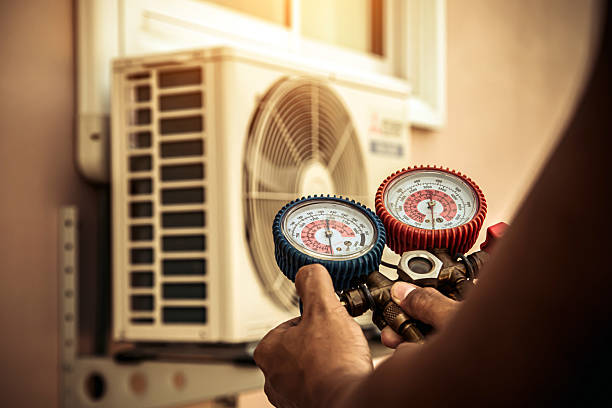 Professional Ac Installation technician working in Littlerock, CA